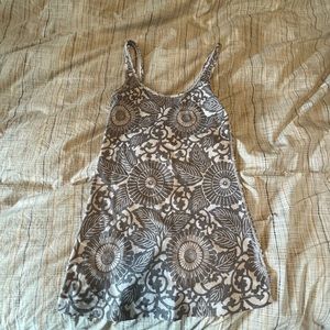 Lululemon Daily Tank in Beachy Floral - Fossil Grey. Size 2